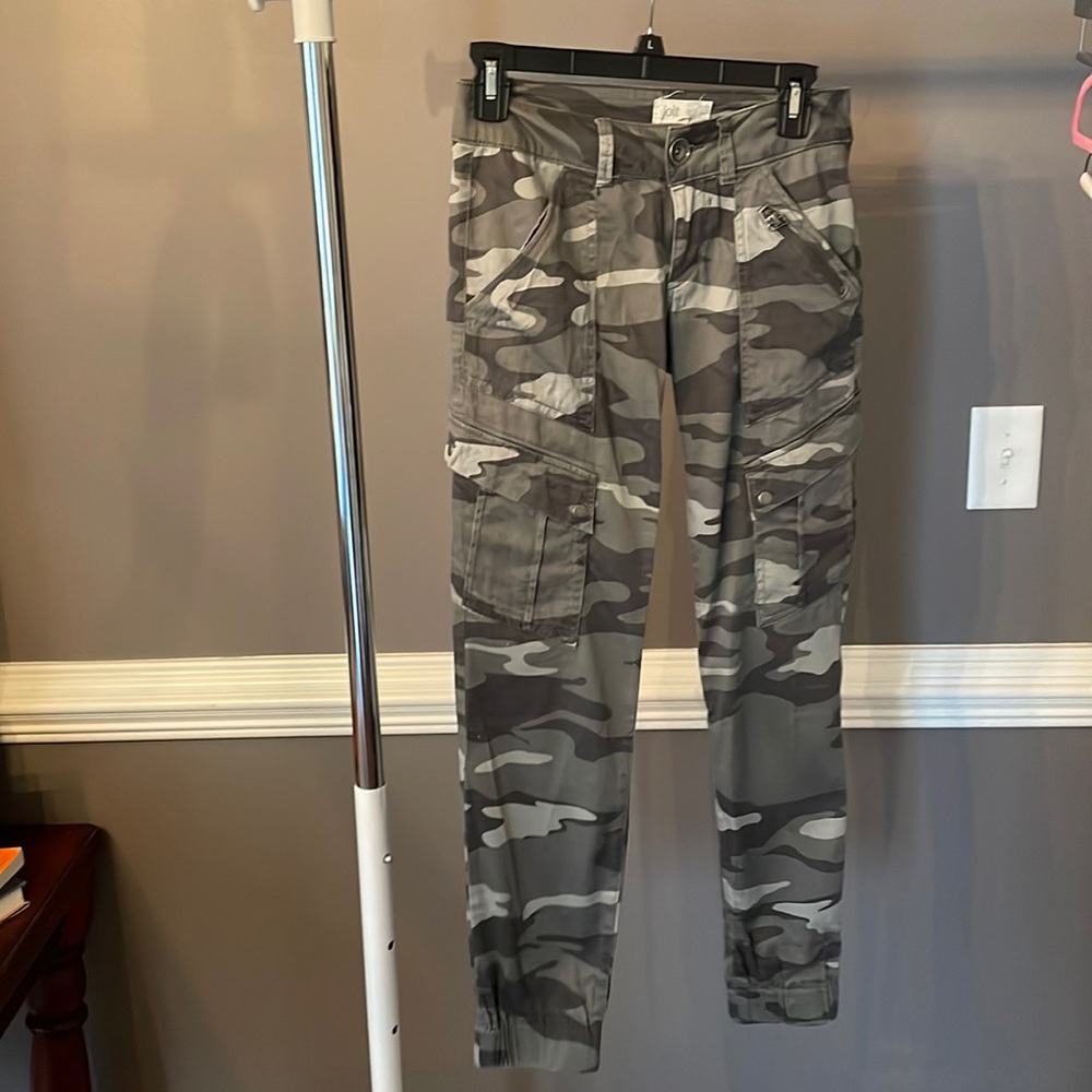 Low Waisted Grey Camoflauge Cargo Bottoms/Joggers